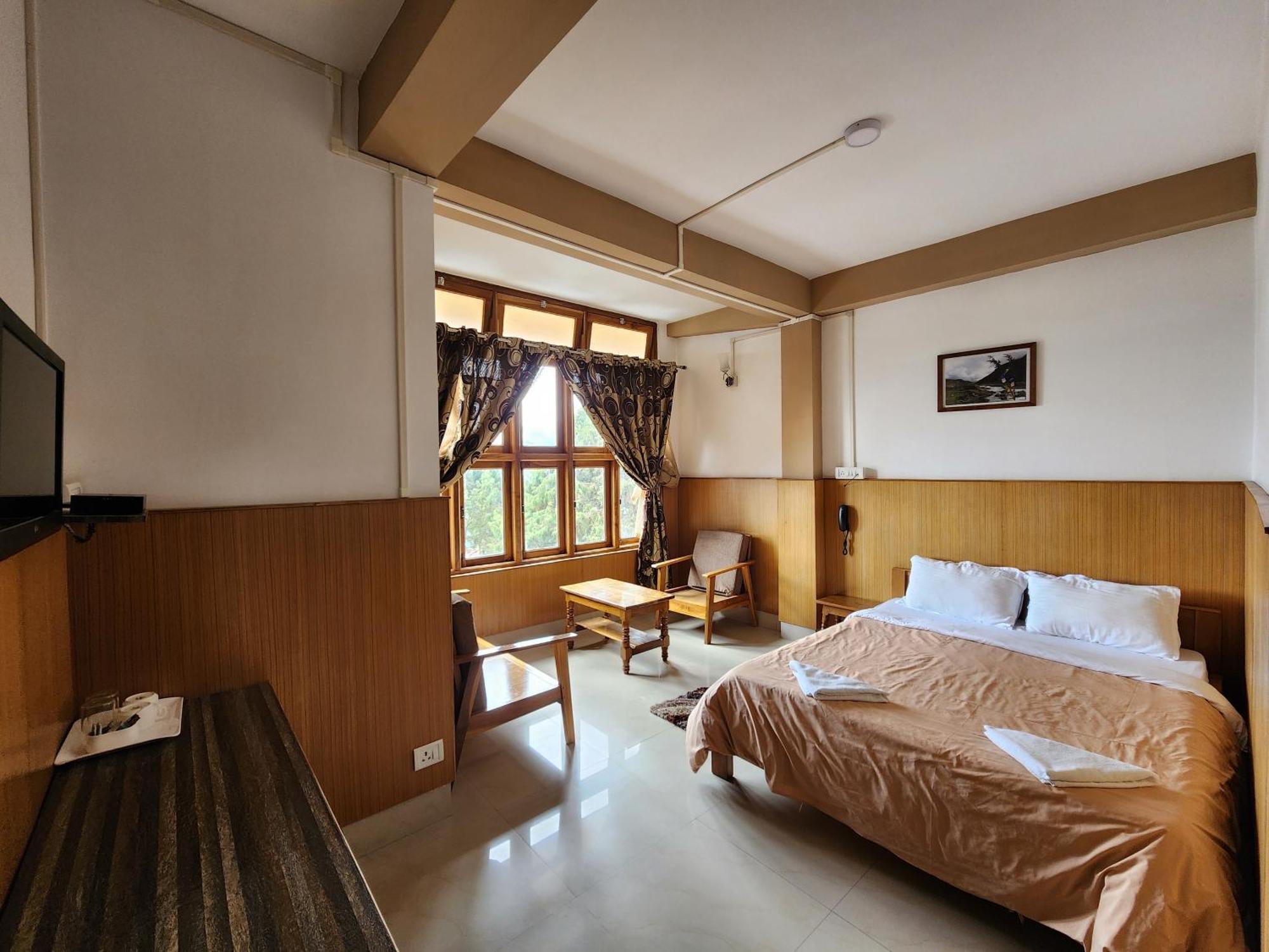Hotel The Oak Tawang Exterior foto
